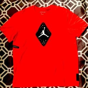 Jordan shirt (mens)
Dark pink/red with black diamond jumpman 
XXL (mens)